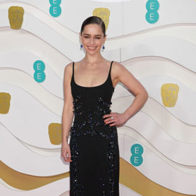Emilia Clarke v černých šatech Schiaparelli Haute Couture
Emilia Clarke v černých šatech Schiaparelli Haute Couture