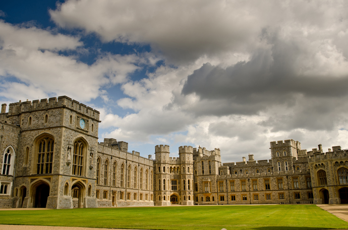 Vydejte se na Windsor, kde si princ Harry vezme Meghan Markle

Obřad prince Harryho a Meghan se uskuteční 19. května v kapli sv. Jiří na hradě Windsor. V tento den se do hradu sice nedostanete, ale můžete ho navštívit kdykoliv jindy, pokud si uděláte včas rezervaci. Rozhodnete-li se do Windsoru vydat, budete mít možnost projít se po stejných místech jako Harry s Megan, a zároveň si prohlédnout nejstarší a největší obývaný hrad na světě. Navíc, v sobotu nebo v neděli, máte šanci zahlédnout Její Veličenstvo královnu, která zde tráví většinu svých víkendů.

Vstupenky pořídíte za 20,50 liber nebo za 53,00 liber pro rodinný vstup (2 dospělí a 3 děti mladší 17 let).

https://www.royalcollection.org.uk/visit/windsorcastle
