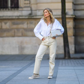 Samotná bílá oversized košile může ůsobit velmi elegantně
Samotná bílá oversized košile může ůsobit velmi elegantně