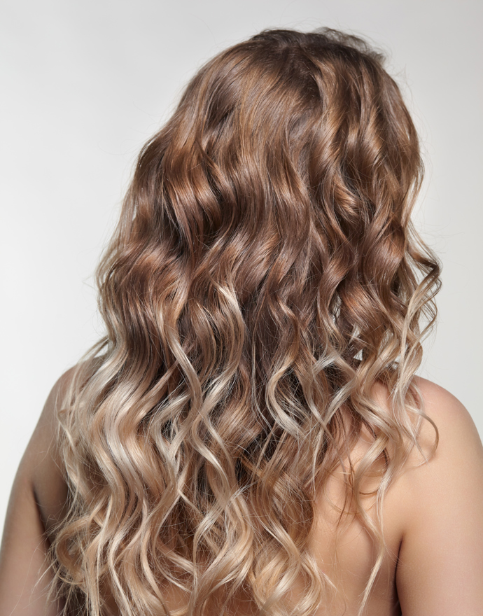 Bedhead vlny dodávají vlasům texturu, objem a rozměr, čímž vytvářejí dojem přirozené elegance.

