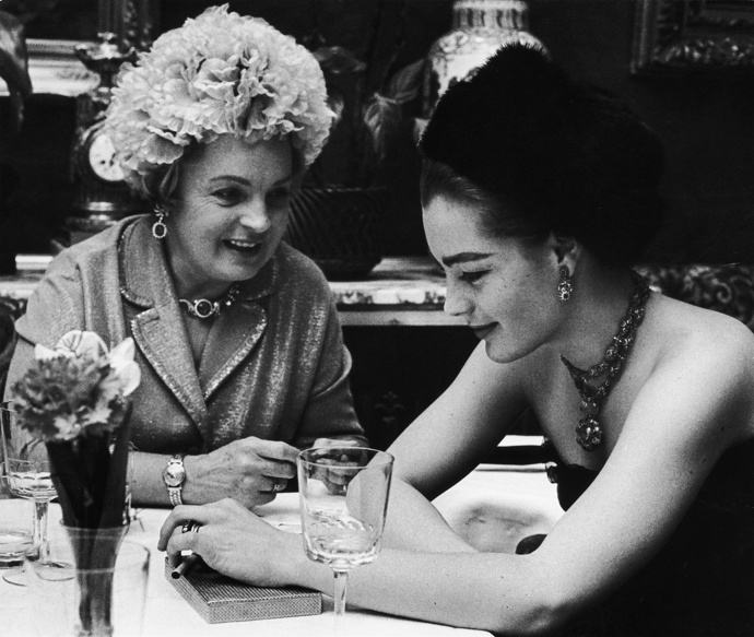 Romy Shneider s matkou ve vídeňském Cafe Sacher.
