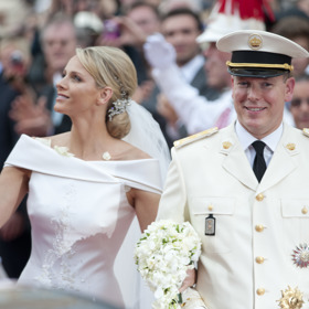 Ve stopách svého otce šel i monacký princ Albert II, když si v roce 2011 vzal ženu z lidu, olympijskou plavkyni jihoafrického původu Charlene Lynette Wittstock. Monačtí princové mají raději blondýnky.
Ve stopách svého otce šel i monacký princ Albert II, když si v roce 2011 vzal ženu z lidu, olympijskou plavkyni jihoafrického původu Charlene Lynette Wittstock. Monačtí princové mají raději blondýnky.