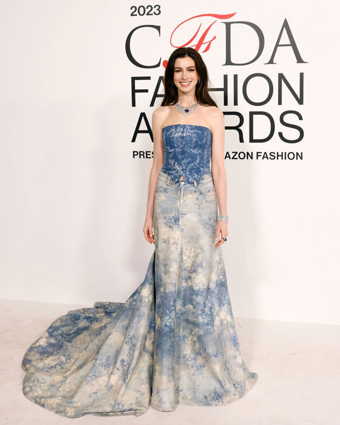 V šatech Ralph Lauren na udílení CFDA Fashion Awards v roce 2023.
V šatech Ralph Lauren na udílení CFDA Fashion Awards v roce 2023.