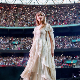 Taylor Swift v bohémských šatech Alberta Ferretti
Taylor Swift v bohémských šatech Alberta Ferretti