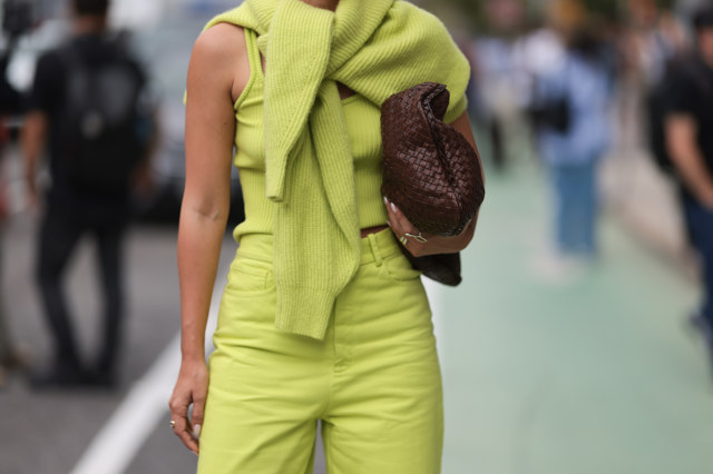 pistáciový outfit