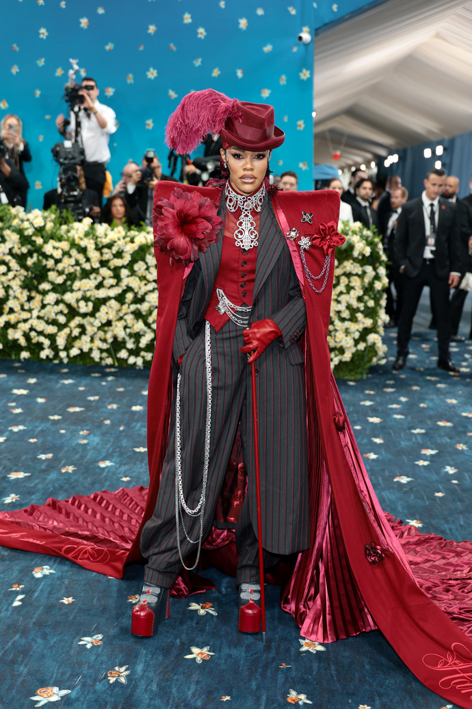 Teyana Taylor v modelu Ruth E. Carter
