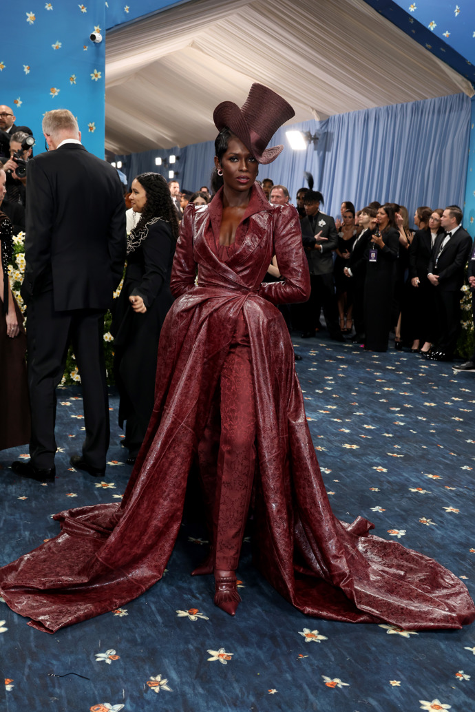 Jodie Turner-Smith v modelu Burberry

