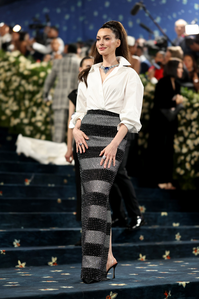 Anne Hathaway v modelu Carolina Herrera
