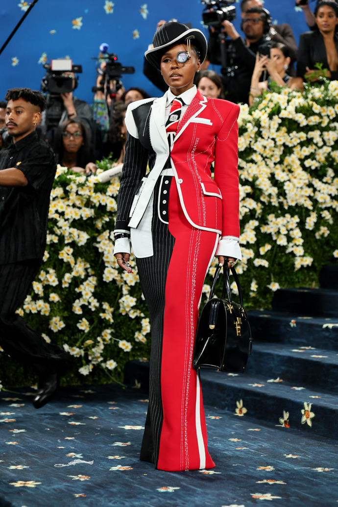 Janelle Monáe v modelu Thom Browne
