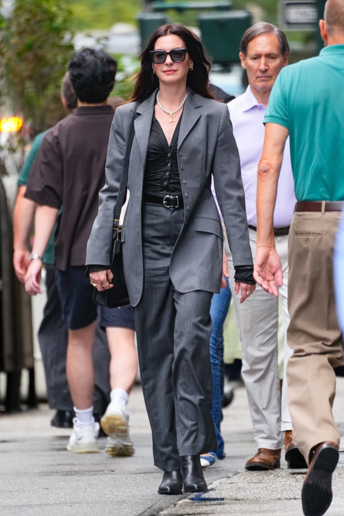 Anne Hathaway při natáčení Ďábel nosí Pradu 2
