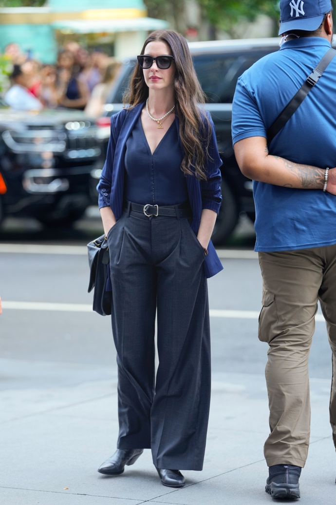Anne Hathaway při natáčení Ďábel nosí Pradu 2
