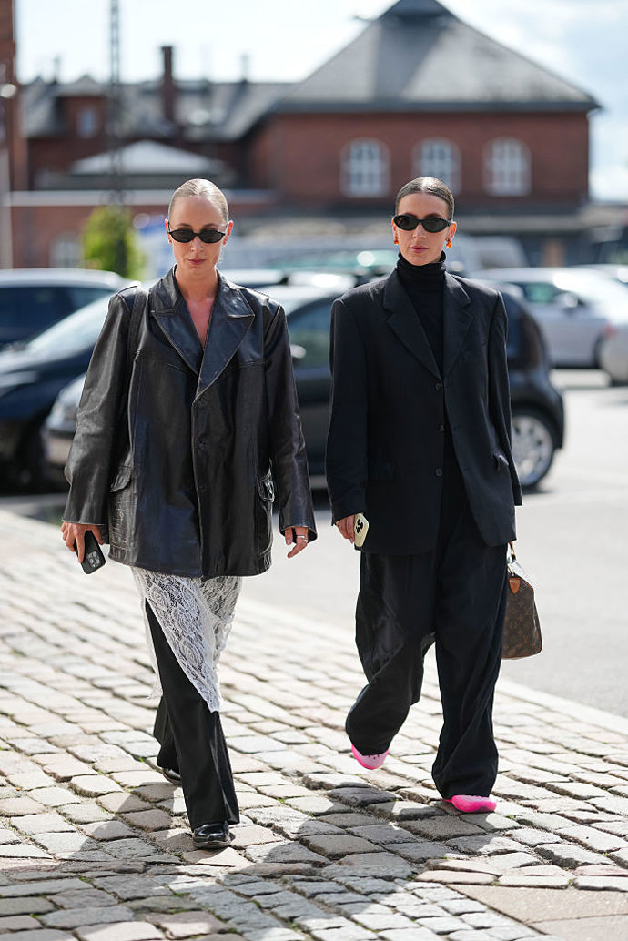 Trend kombinování kůže a krajky se objevil i na fashion weeku v Kodani.
