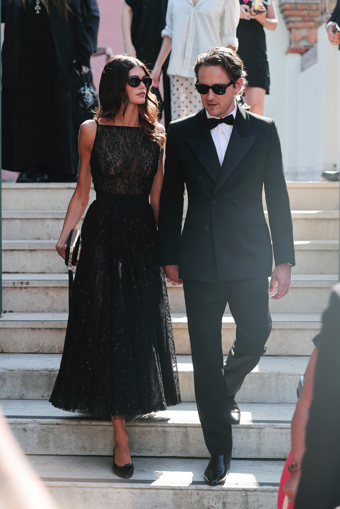 Kaia Gerber a Lewis Pullman. Kaia oblékla model Givenchy.
Kaia Gerber a Lewis Pullman. Kaia oblékla model Givenchy.