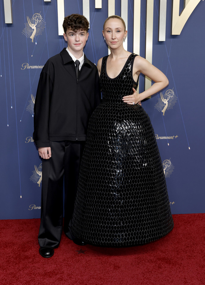 Owen Cooper a Erin Doherty
