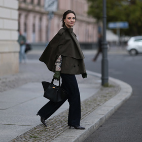 Elegance nikdy nezklamala, sluší každému.
