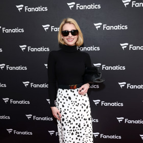 Emma Roberts potvrdila trend dalmatina efektní dlouhou sukní
Emma Roberts potvrdila trend dalmatina efektní dlouhou sukní