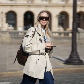 V Paříži jsou v ulicích během fashion weeku k vidění i běžnější outfity, které můžete vynést v klasický pracovní den.
V Paříži jsou v ulicích během fashion weeku k vidění i běžnější outfity, které můžete vynést v klasický pracovní den.