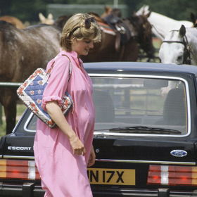 Těhotenské oversized šaty

Windsor, 1982
