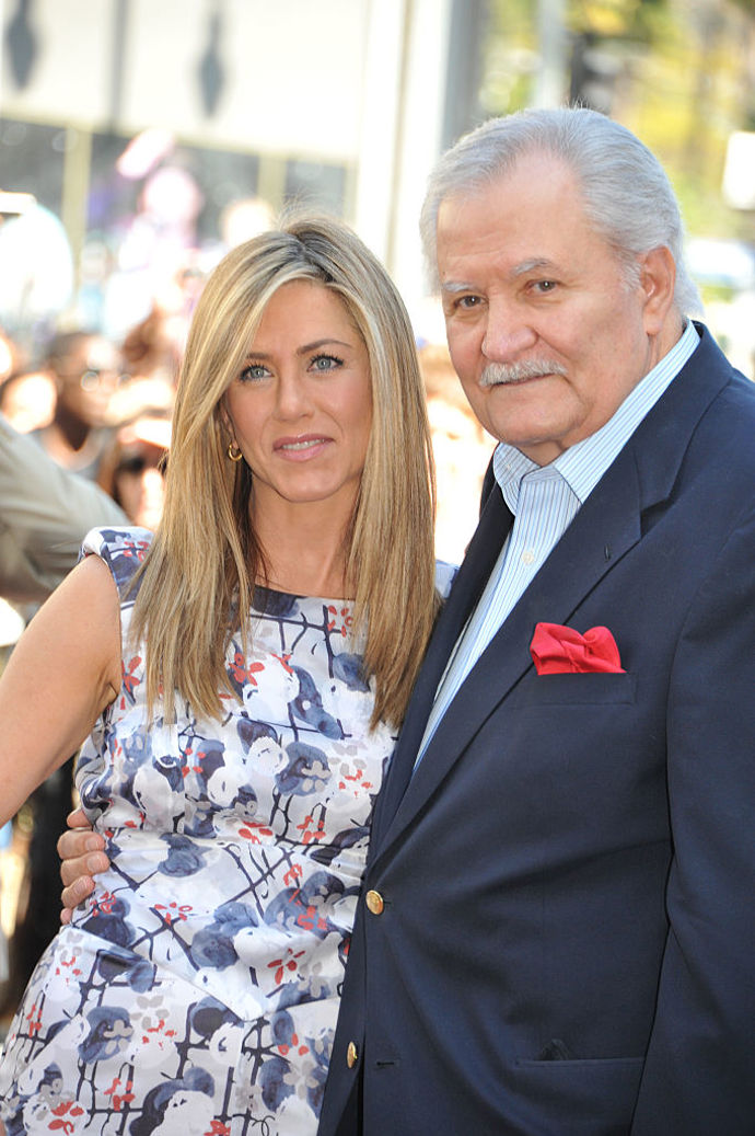 Věděli jste, že když bylo Jennifer pět let, tak se její rodina odstěhovala z Řecka do New Yorku? Zásluhu na tom měl právě její otec John Aniston.
Věděli jste, že když bylo Jennifer pět let, tak se její rodina odstěhovala z Řecka do New Yorku? Zásluhu na tom měl právě její otec John Aniston.