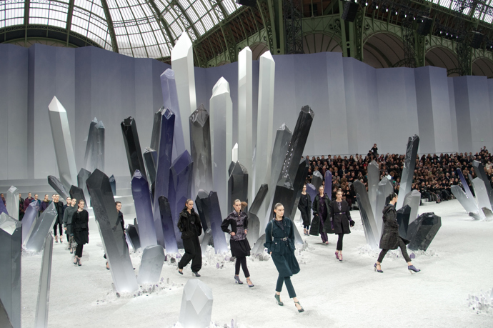 CHANEL FALL/WINTER 2012

Stalagmity pokryly molo na přehlídce podzim/zima 2012.
