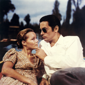Romy Schneider žila s Alainem Delonem přes pět let. Byli zasnoubení, nikdy se nevzali. Filmy spolu točili i poté, co jí zlomil srdce. Jak uvedl v nedávných rozhovorech, byla jeho životní láskou a milovali se až příliš.
Romy Schneider žila s Alainem Delonem přes pět let. Byli zasnoubení, nikdy se nevzali. Filmy spolu točili i poté, co jí zlomil srdce. Jak uvedl v nedávných rozhovorech, byla jeho životní láskou a milovali se až příliš.