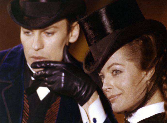 Romy Schneider a rakouský herec Helmut Berger ve filmu Ludvík Bavorský italského režiséra Luchina Viscontiho.
