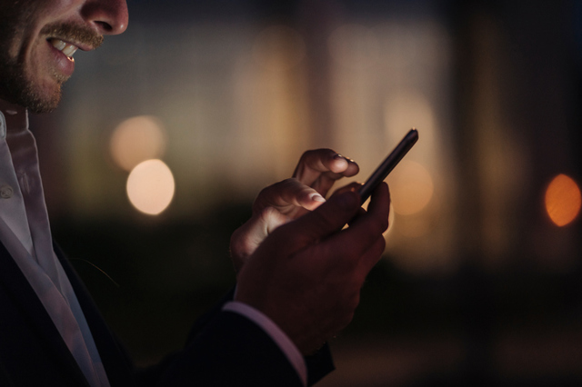 Známe se přes telefon Známe se přes telefon