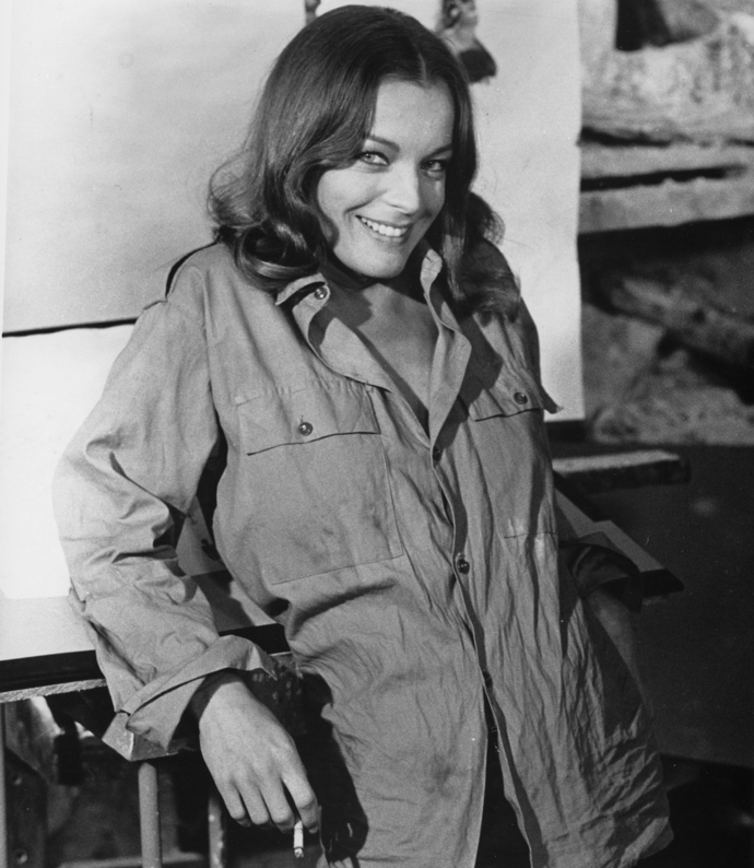 Romy Schneider v izraelském Tel Avivu při natáčení filmu Bloomfield v režii Richarda Harrise a Uriho Zohara. Hudbu k tomuto snímku složil Maurice Gibb, klávesista skupiny Bee Gees.
