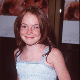 Past na rodiče

Lindsay Lohan je pro role, kde se jí změní vizáž, doslova stvořená. Pastí na rodiče to začalo, pokračovalo to v Protivných sprostých holkách a nebo v Mezi námi děvčaty. Zdaleka nejradši ji ale máme právě v této dětské roli.
