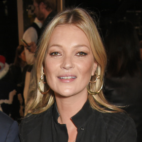 Kate Moss v hnědé
