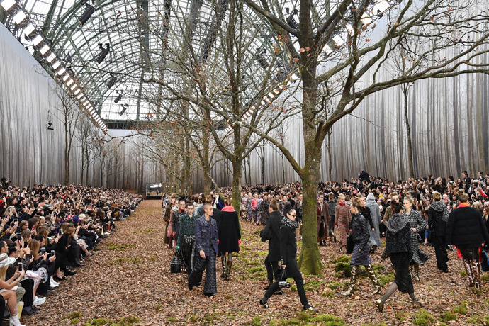 CHANEL FALL/WINTER 2018

Podzim plný křupavého listí uvnitř Grand Palais.  
