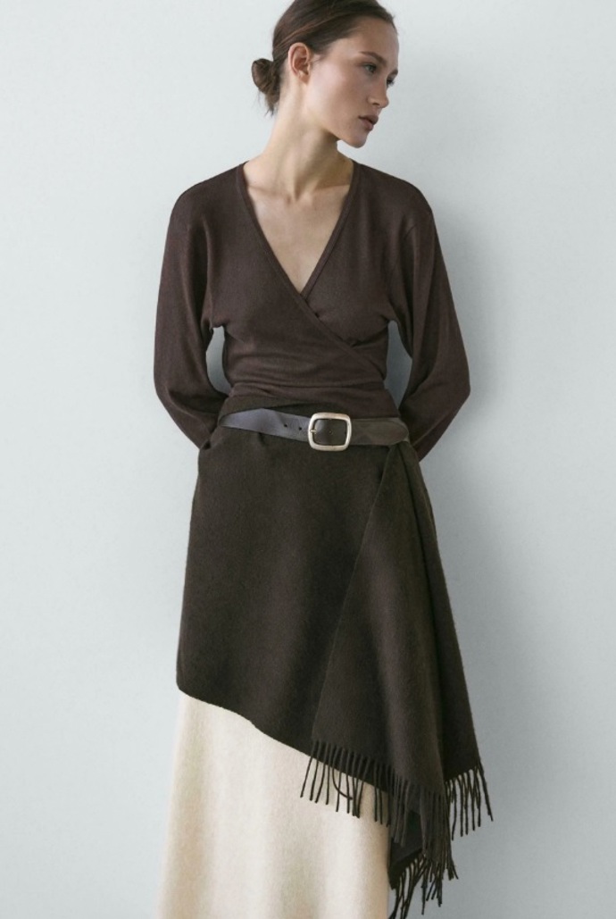 Čokoládově hnědá blůza, Massimo Dutti, 1 299 Kč
