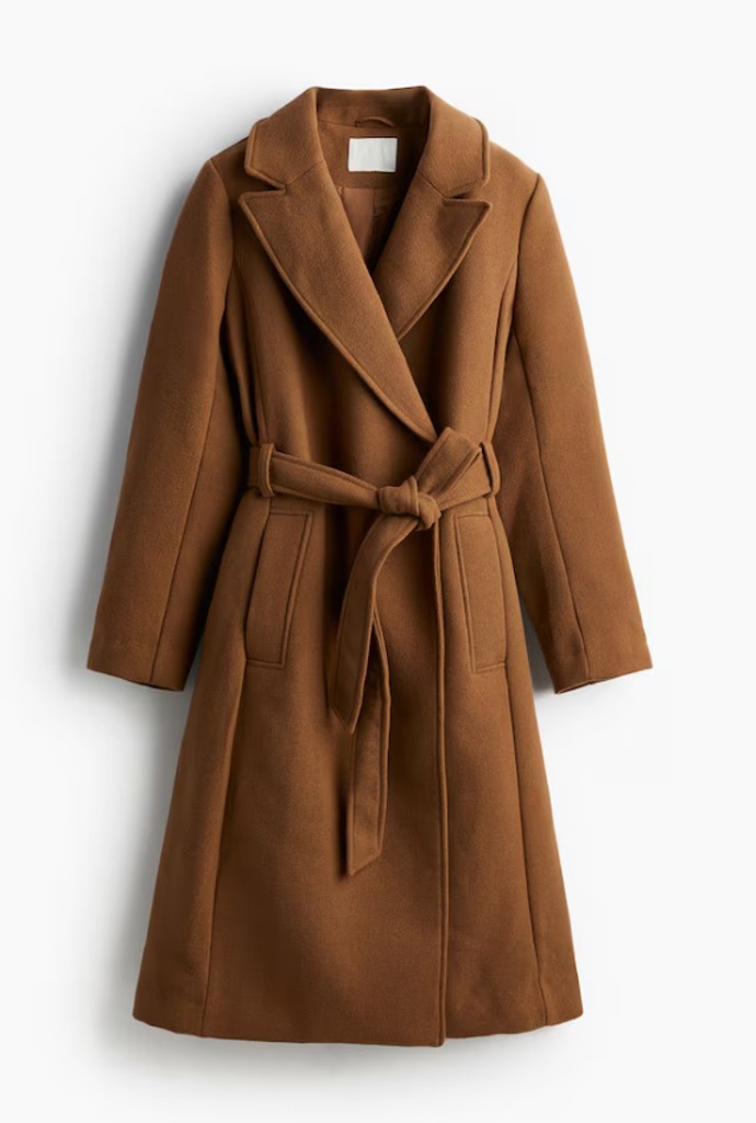 Kabát s vázacím páskem, H&M, 1 199 Kč
