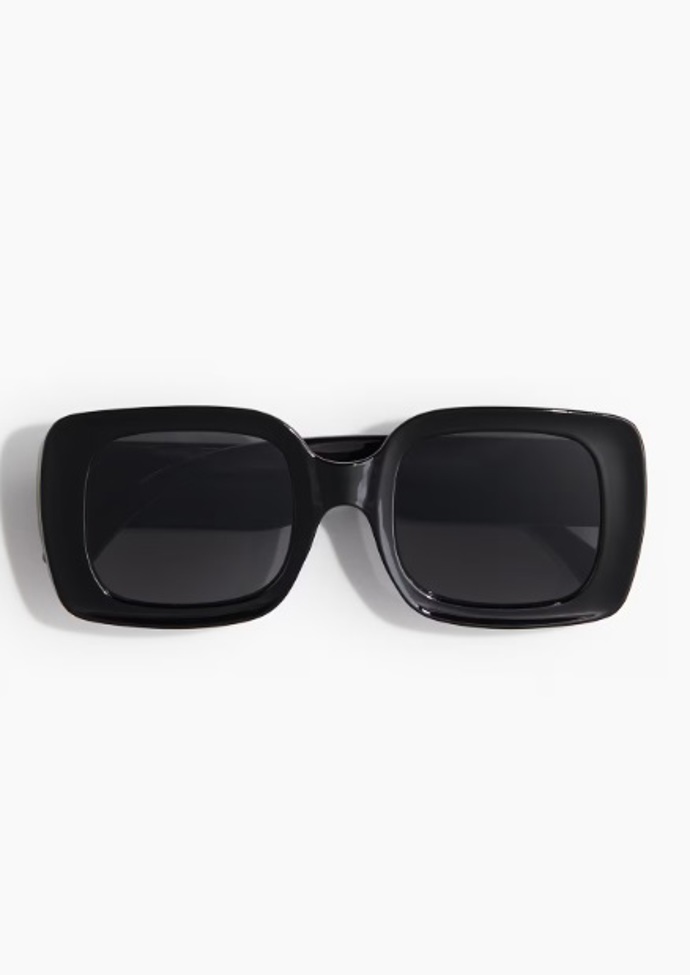 Hranaté sluneční brýle, H&M, 309 Kč
