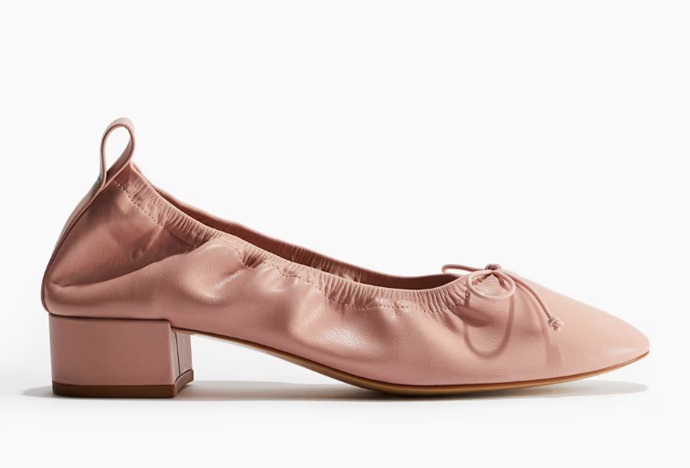Lodičky s přední mašlí, H&M, 839 Kč
