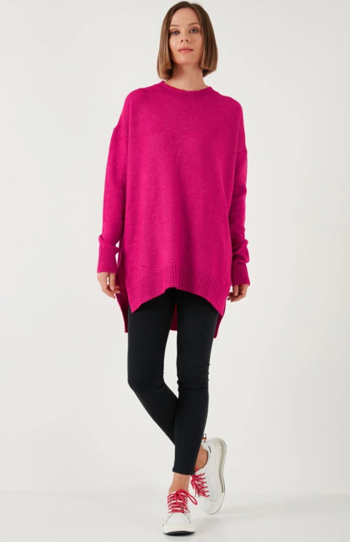 Růžový oversized svetr, LELA, 1 016 Kč
