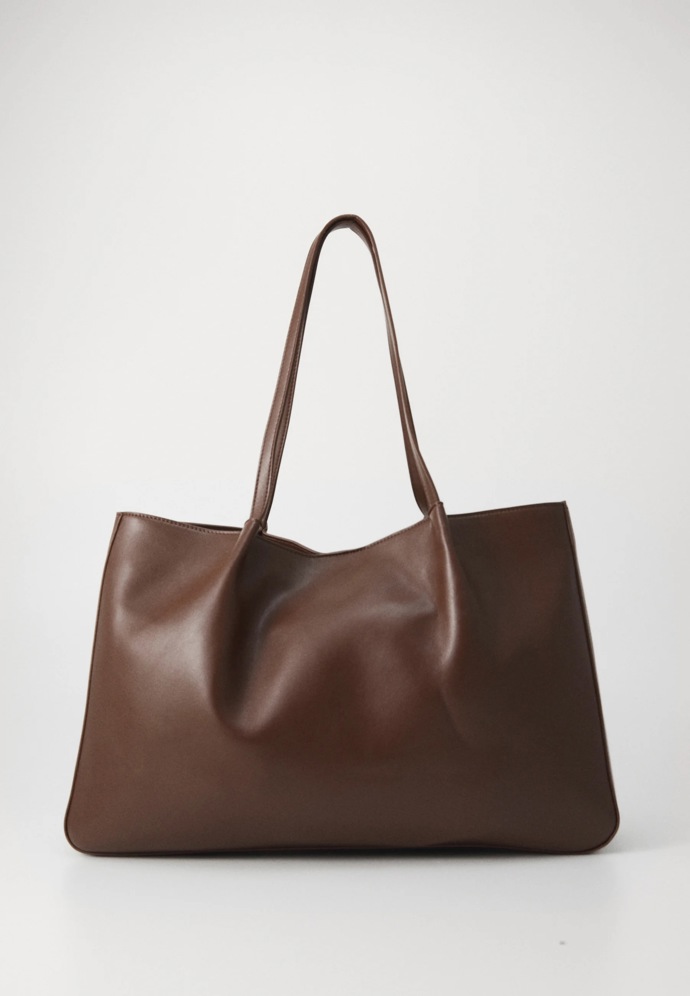 Kabelka, Gina Tricot, 1200 Kč
Kabelka, Gina Tricot, 1200 Kč