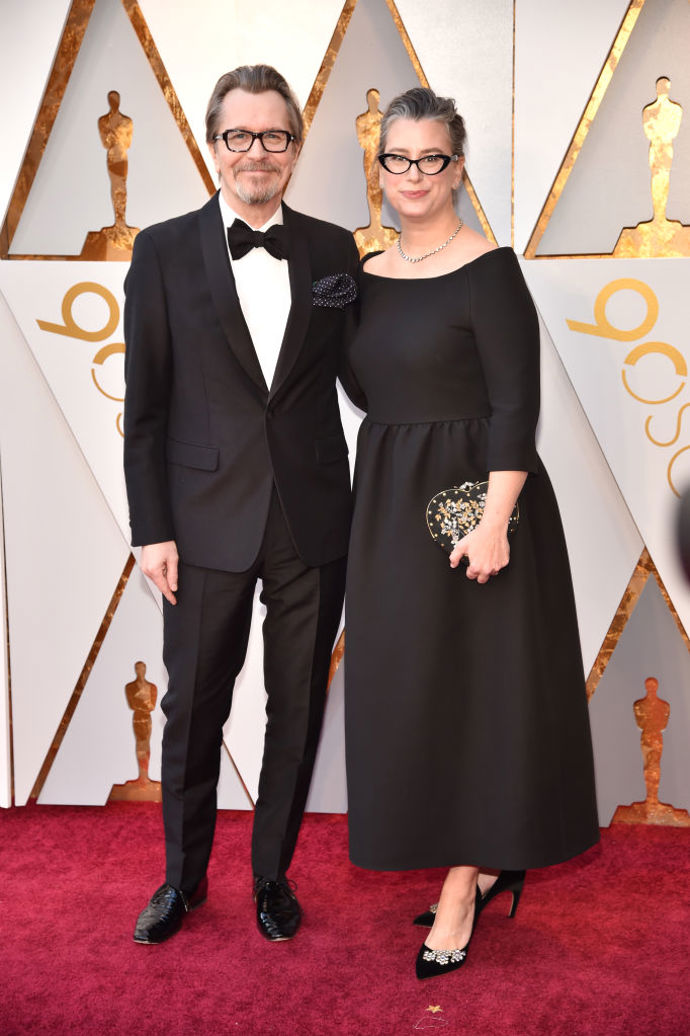 Gary Oldman a jeho manželka Gisele Schmidt. Gary Oldman získal Oscara za roli Winstona Churchilla ve filmu Nejtemnější hodina.
