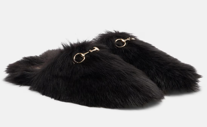 Boty s kožešinou, Gucci, Mytheresa, 950 € 
