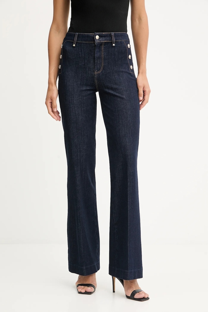 Guess, 3649 Kč (prodává Answear, produkt pořídíte v rámci Dnů Marianne s 25% slevou)
Guess, 3649 Kč (prodává Answear, produkt pořídíte v rámci Dnů Marianne s 25% slevou)