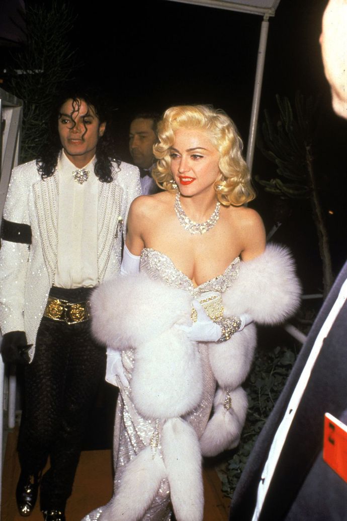 1991
Madonna jako Marilyn Monroe na předávání Oscarů v doprovodu Michaela Jacksona.
1991
Madonna jako Marilyn Monroe na předávání Oscarů v doprovodu Michaela Jacksona.