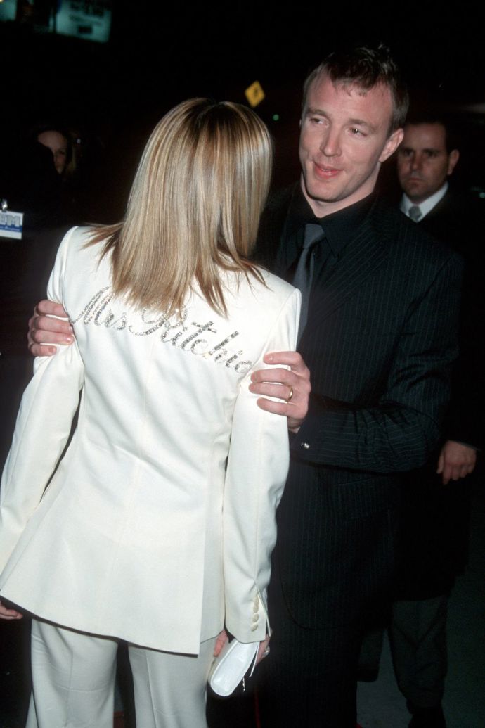 2001

Madonna krátce potom, co se vdala za Guye Ritchieho a stala se z ní paní Ritchie.
