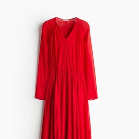 Dlouhé šifonové šaty, H&M, 1 459 Kč
Dlouhé šifonové šaty, H&M, 1 459 Kč