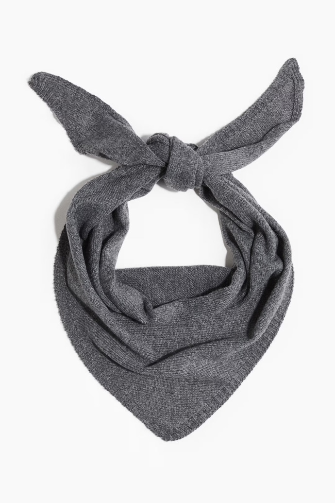 Šátek, H&M, 349 Kč
Šátek, H&M, 349 Kč