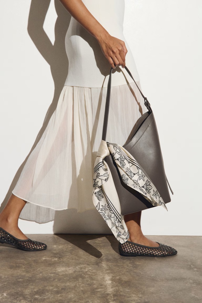 Šátek, H&M, 859 Kč
Šátek, H&M, 859 Kč