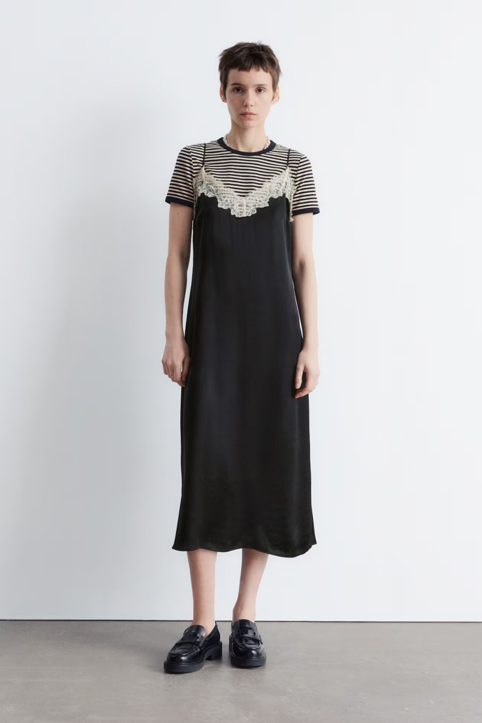 Šaty s krajkou, H&M, 1319 Kč 
