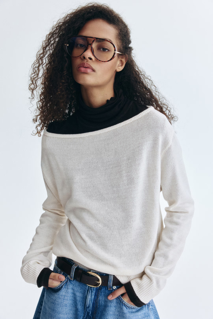 Svetr se spadlými rameny, H&M, 359 Kč
