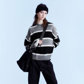 Svetr z žakárového úpletu, H&M, 399 Kč
Svetr z žakárového úpletu, H&M, 399 Kč