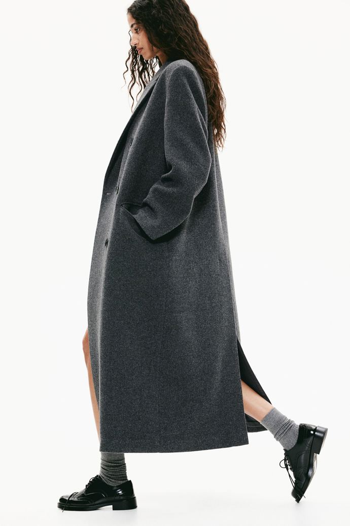 Oversized maxi kabát, H&M, 1 699 Kč
