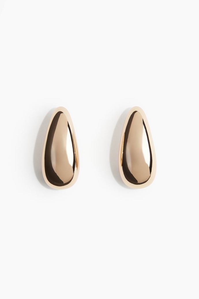 Zaoblené náušnice, H&M, 99 Kč

